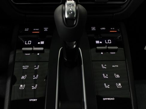 New 2026 Porsche Macan AWD/4WD image 29