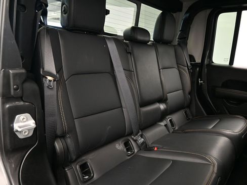 Used 2024 Jeep Gladiator Sport w/ Premium Package image 40