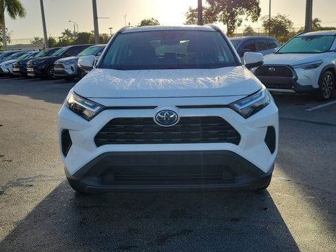 Used 2022 Toyota RAV4 XLE image 3