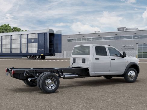 New 2026 RAM 5500 Tradesman w/ Chrome Appearance Group AWD/4WD image 20