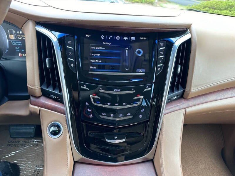 Used 2015 Cadillac Escalade Platinum AWD/4WD image 2