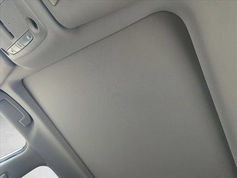 Used 2018 Nissan Rogue SL w/ Premium Package image 12