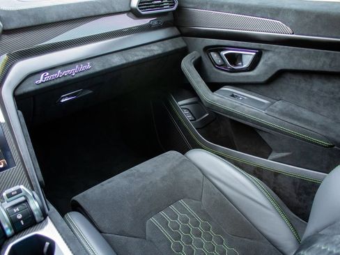 Used 2024 Lamborghini Urus Performante AWD/4WD image 20