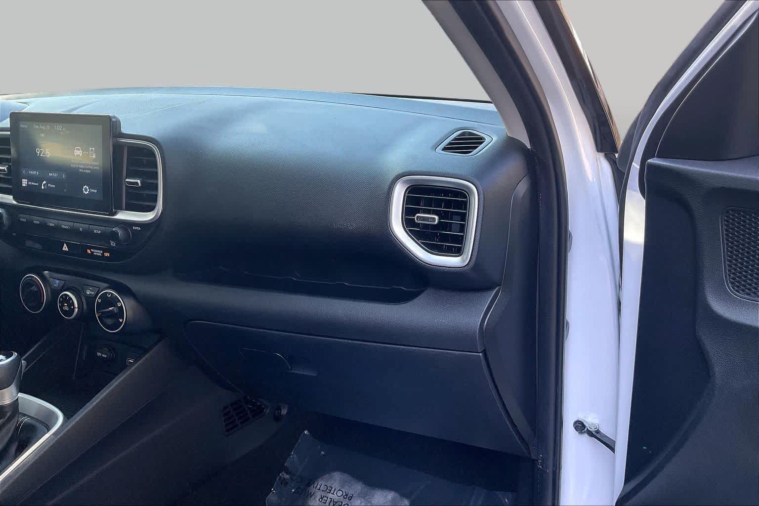 Used 2021 Hyundai Venue SE FWD image 19