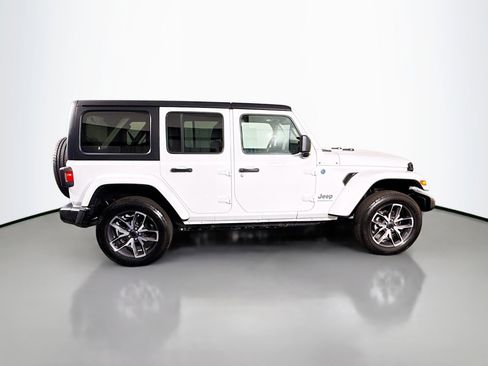 Used 2024 Jeep Wrangler Unlimited w/ Convenience Group AWD/4WD image 11