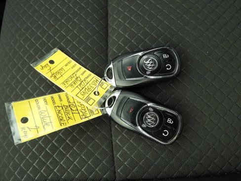 Used 2021 Buick Encore Preferred AWD/4WD image 46