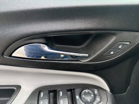 Used 2022 Chevrolet Equinox LS w/ LS Convenience Package image 24