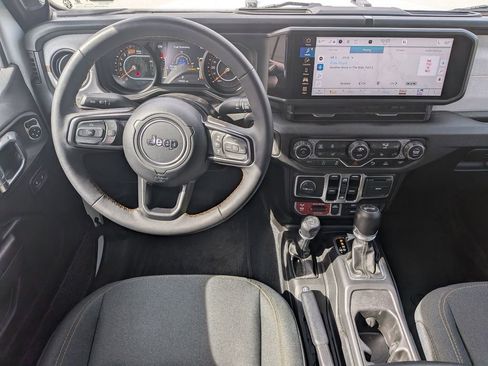 Used 2024 Jeep Wrangler Unlimited Sport AWD/4WD image 18