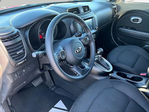 Used 2018 Kia Soul + FWD image 16