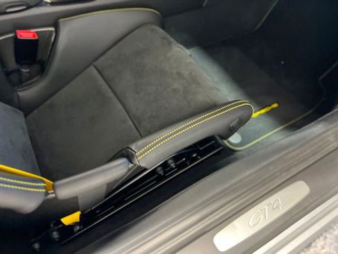 Used 2021 Porsche 718 Cayman GT4 image 32