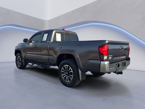 Used 2021 Toyota Tacoma SR5 w/ SR5 Appearance Package (SM) image 3