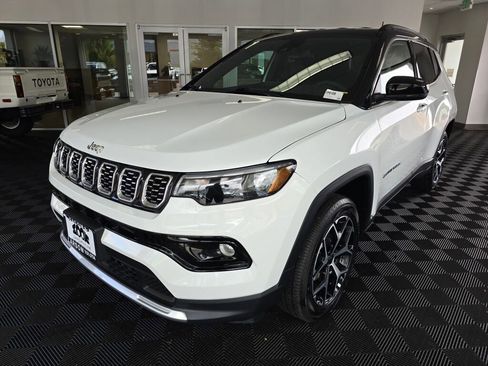 Used 2025 Jeep Compass Limited AWD/4WD image 7