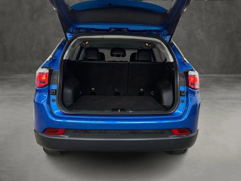 Used 2019 Jeep Compass Latitude w/ Cold Weather Group FWD image 10