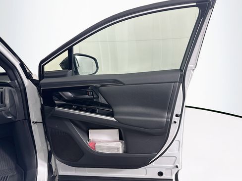 Used 2025 Toyota bZ4X AWD image 33