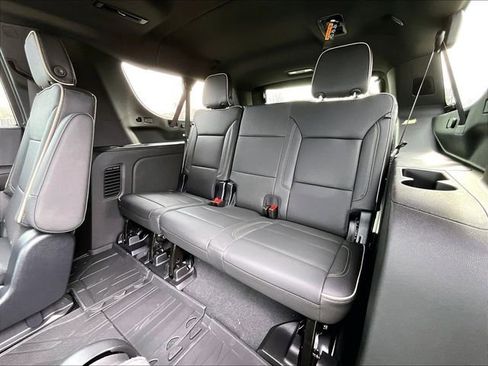 New 2026 Chevrolet Suburban Premier image 27