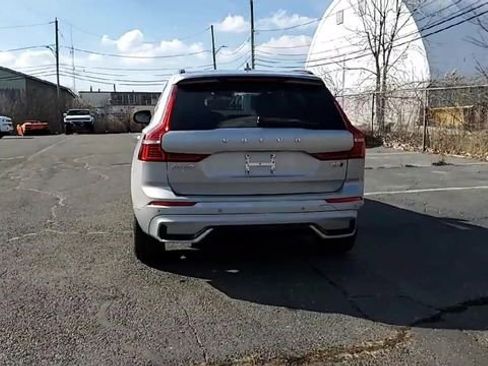 Used 2025 Volvo XC60 B5 Plus image 7