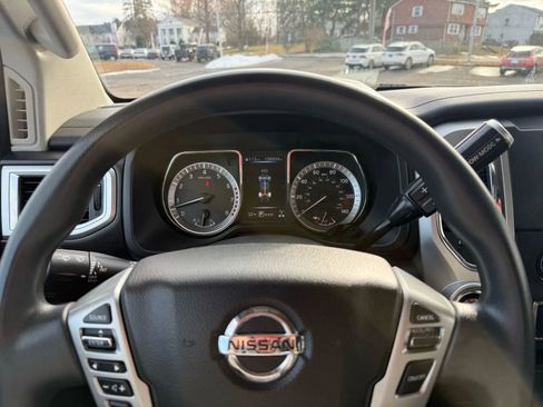 Used 2018 Nissan Titan SV image 30