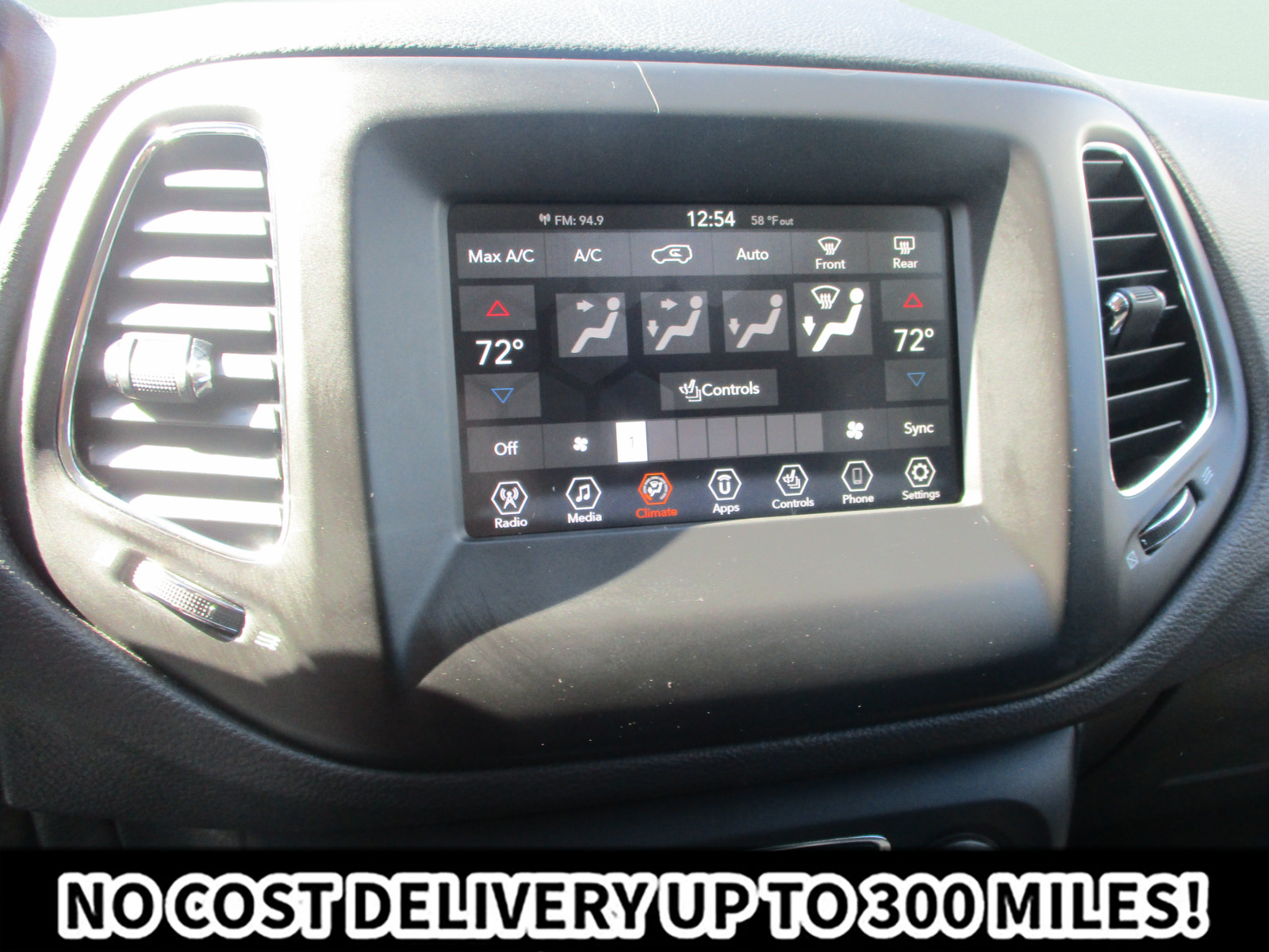 Used 2017 Jeep Compass Latitude w/ Popular Equipment Group FWD image 22