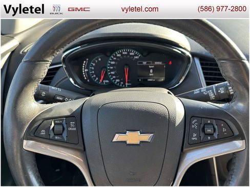 Certified 2022 Chevrolet Trax LT w/ LT Convenience Package image 20