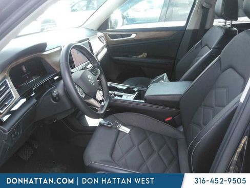 Used 2024 Volkswagen Atlas SE AWD/4WD image 10