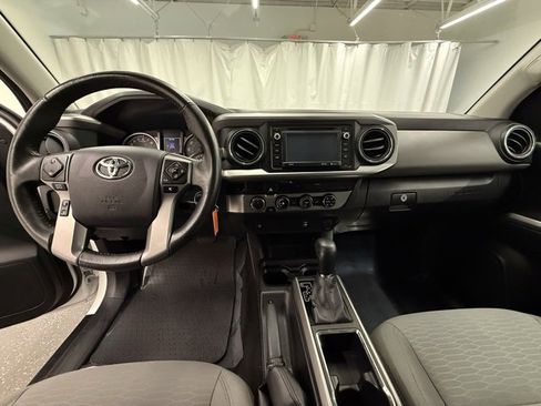 Certified 2017 Toyota Tacoma SR5 image 17