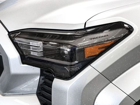 Used 2025 Toyota Tacoma SR5 AWD/4WD image 14