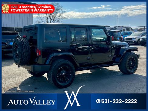 Used 2018 Jeep Wrangler Unlimited Sahara w/ Connectivity Group AWD/4WD image 7