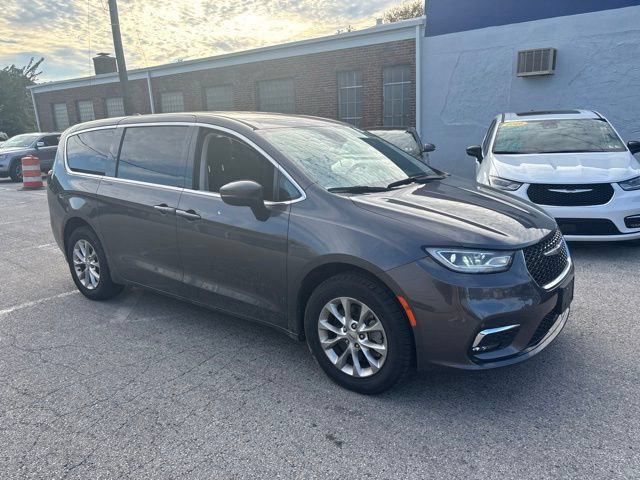 Certified 2023 Chrysler Pacifica Touring-L AWD/4WD image 2