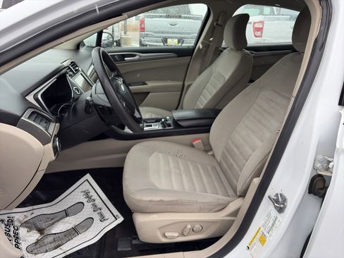 Used 2019 Ford Fusion SE image 16