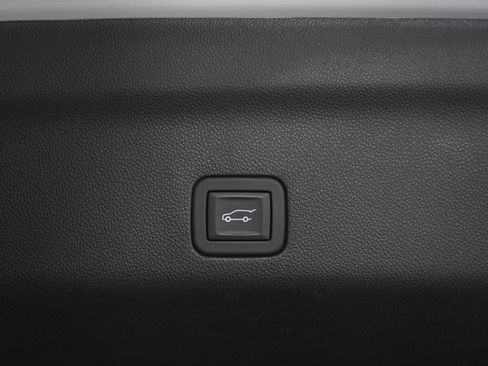 Used 2025 GMC Yukon XL Denali Ultimate AWD/4WD image 12