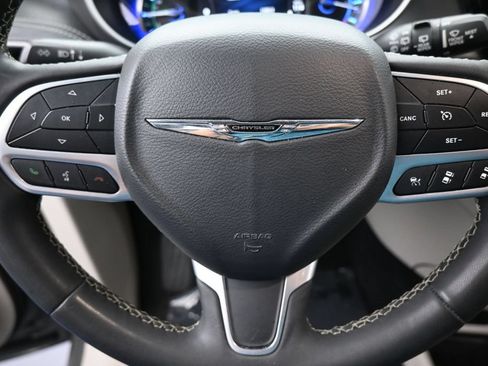 Used 2022 Chrysler Pacifica Touring-L FWD image 30