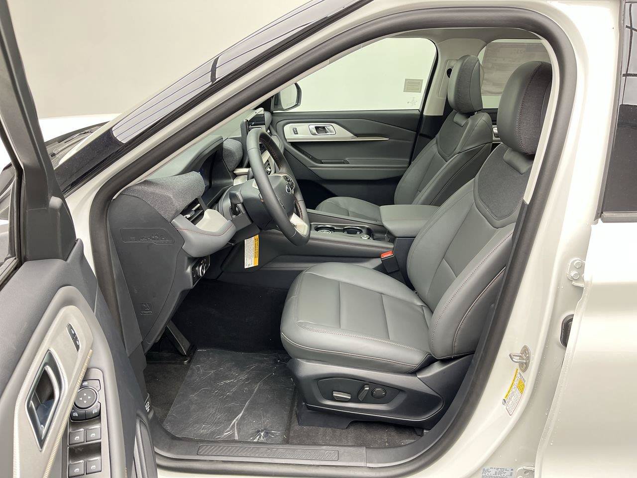 New 2026 Ford Explorer Active w/ Active Comfort Package AWD/4WD image 3