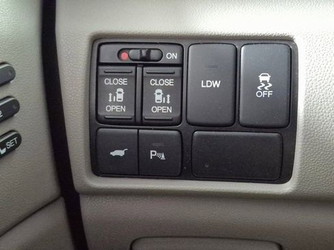 Used 2016 Honda Odyssey Touring Elite image 16