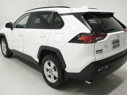 Used 2020 Toyota RAV4 XLE FWD image 6