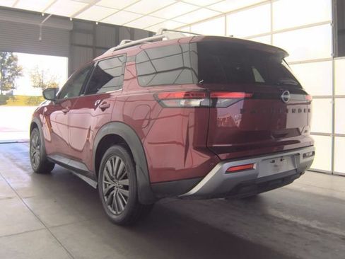 Used 2024 Nissan Pathfinder SL w/ SL Premium Package FWD image 4