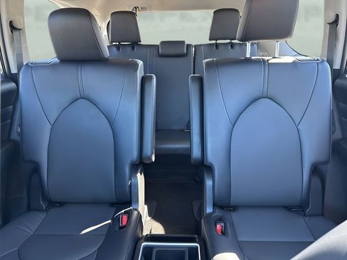 Used 2025 Toyota Grand Highlander XLE image 11