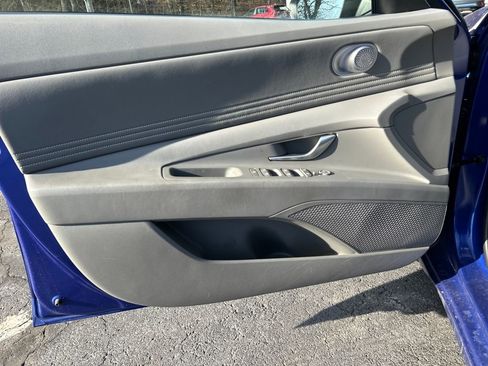 Used 2023 Hyundai Elantra SEL w/ Convenience Package image 19