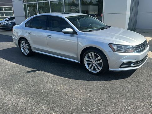 Used 2019 Volkswagen Passat 2.0T Wolfsburg w/ Wheels & Sunroof Package FWD image 1