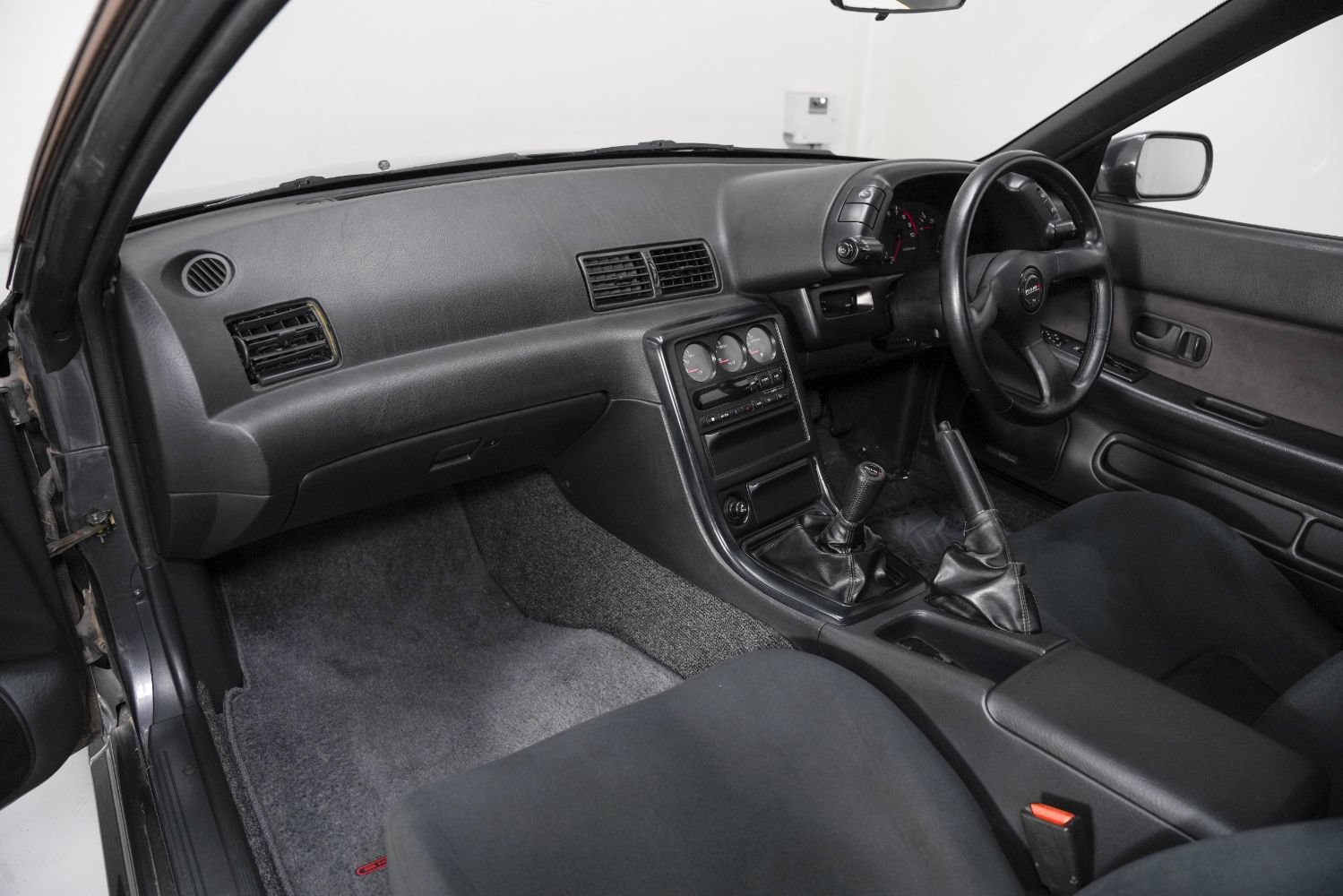 Used 1990 Nissan GT-R image 39