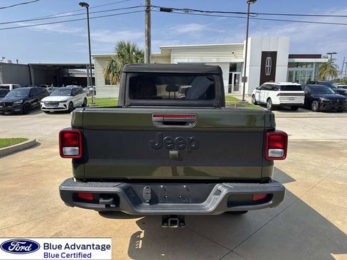 Used 2022 Jeep Gladiator Sport AWD/4WD image 9