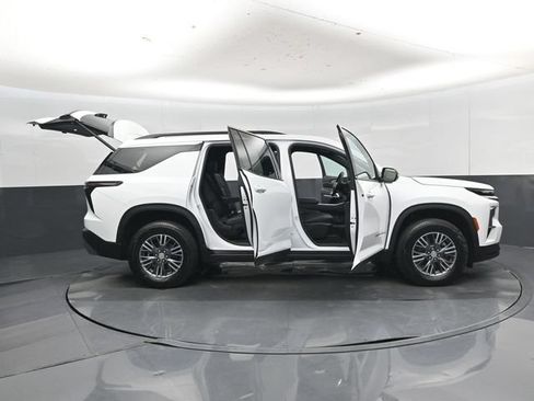 Used 2026 Chevrolet Traverse LT FWD image 59