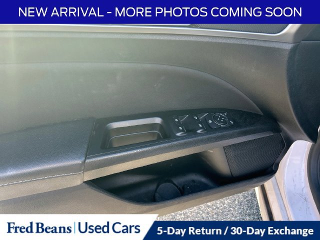 Used 2017 Ford Fusion SE w/ Fusion SE Technology Package FWD image 10