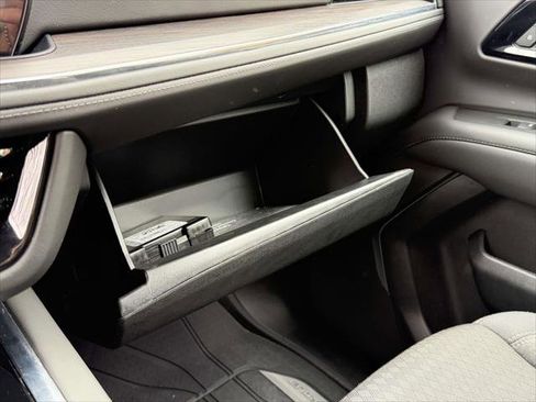 Used 2025 Chevrolet Suburban LS image 35