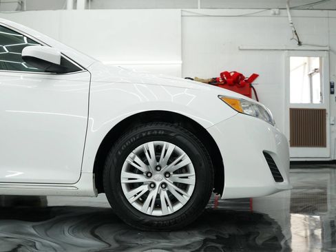 Used 2013 Toyota Camry LE FWD image 6