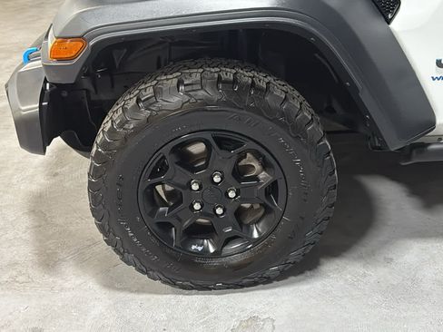 Used 2023 Jeep Wrangler Unlimited w/ Sun & Screen Package AWD/4WD image 8