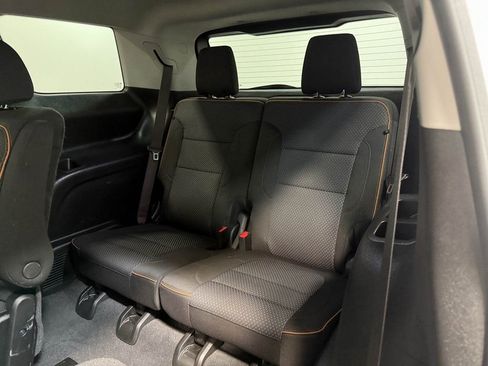 Used 2023 GMC Acadia AT4 image 50