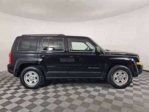 Used 2014 Jeep Patriot Sport w/ Power Value Group image 4