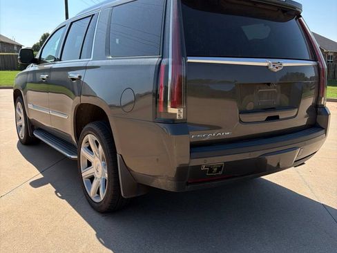 Used 2020 Cadillac Escalade Luxury AWD/4WD image 3