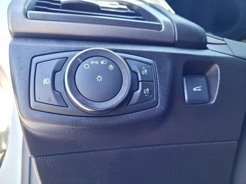 Used 2017 Ford Fusion SE w/ Equipment Group 201A FWD image 15