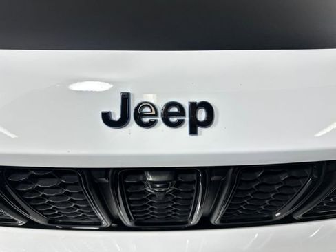 Used 2022 Jeep Grand Cherokee Trailhawk AWD/4WD image 9